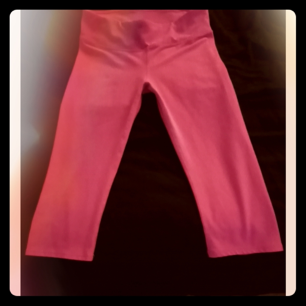 FABLETICS Hot Neon Pink Crop Capri Pant Legging